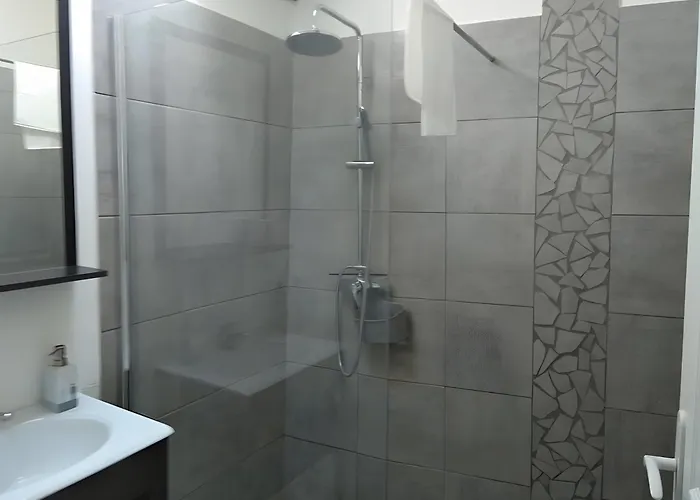 Le Du Vieux Mûrier Côté Est Hébergement de vacances Saint-Jean-de-Serres